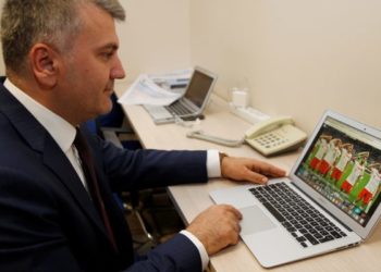 Canbey "Yılın Fotoğrafları"nda oyunu "Milliler"den yana kullandı