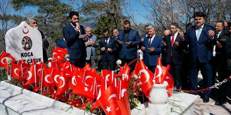 Çanakkale Savaşları'nın seyrini değiştiren Seyit Onbaşı mezarı başında anıldı